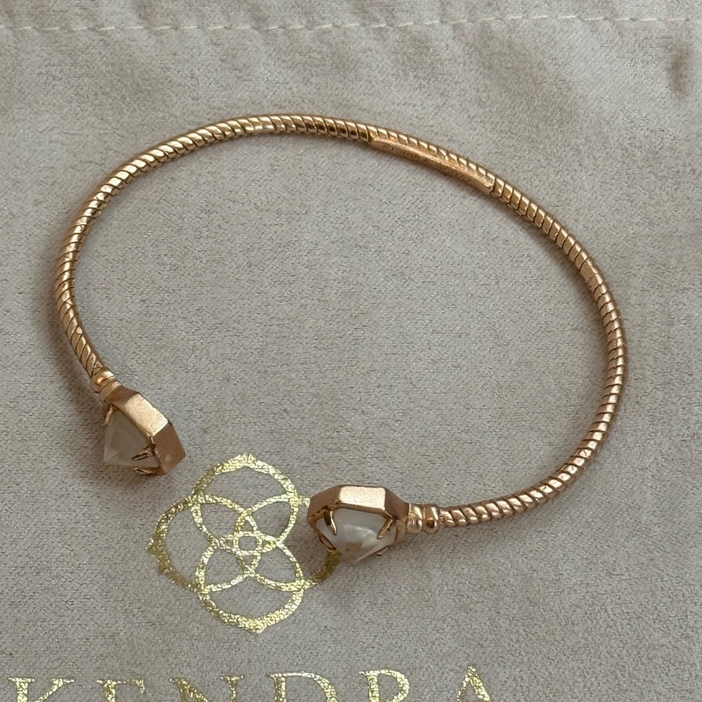 Kendra Scott Jamie Bracelet in rose gold with mother of pearl - Picture 4 of 6